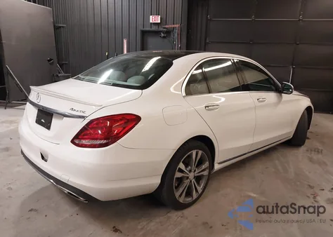 2016 Mercedes-Benz C 300 4Matic из США, поврежденный, VIN 55SWF4KBXGU111860